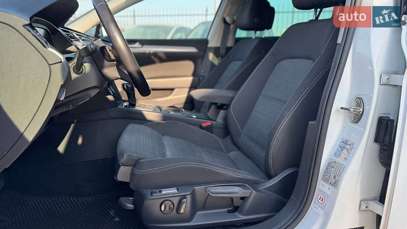 Универсал Volkswagen Passat 2019 в Полтаве фото 22 Универсал Volkswagen Passat 2019 в Полтаве