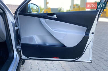 Універсал Volkswagen Passat 2010 в 