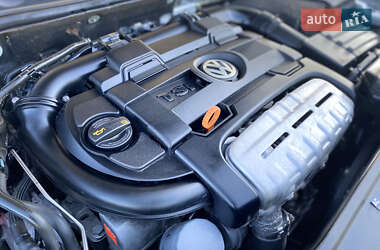 Універсал Volkswagen Passat 2010 в 