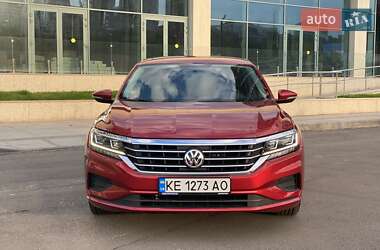Седан Volkswagen Passat 2021 в Днепре