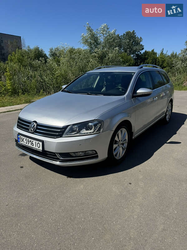 Універсал Volkswagen Passat 2011 в Охтирці
