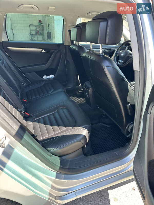 Універсал Volkswagen Passat 2011 в Охтирці
