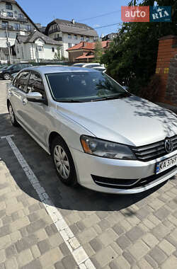 Седан Volkswagen Passat 2012 в Киеве