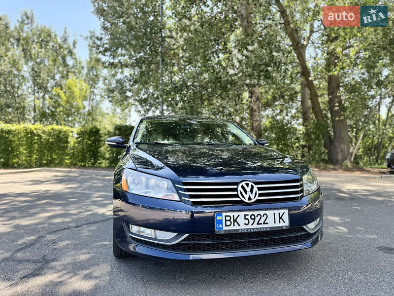 Седан Volkswagen Passat 2012 в Рівному