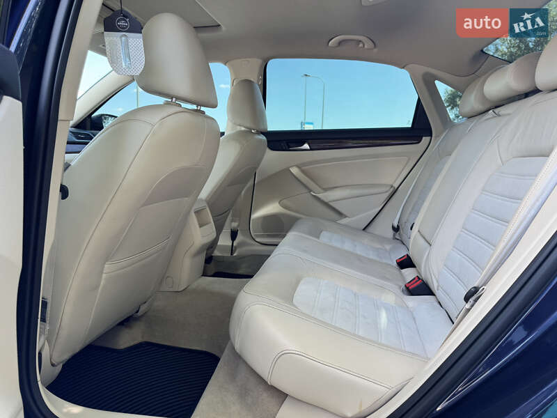 Седан Volkswagen Passat 2012 в Рівному
