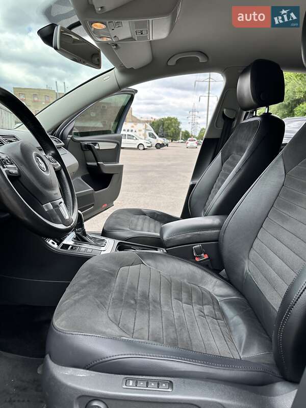 Седан Volkswagen Passat 2012 в Днепре