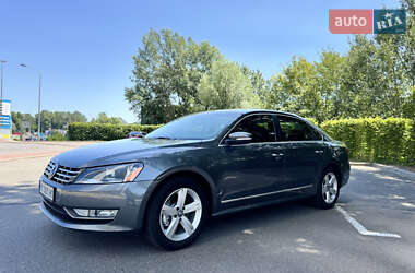 Седан Volkswagen Passat 2012 в Києві