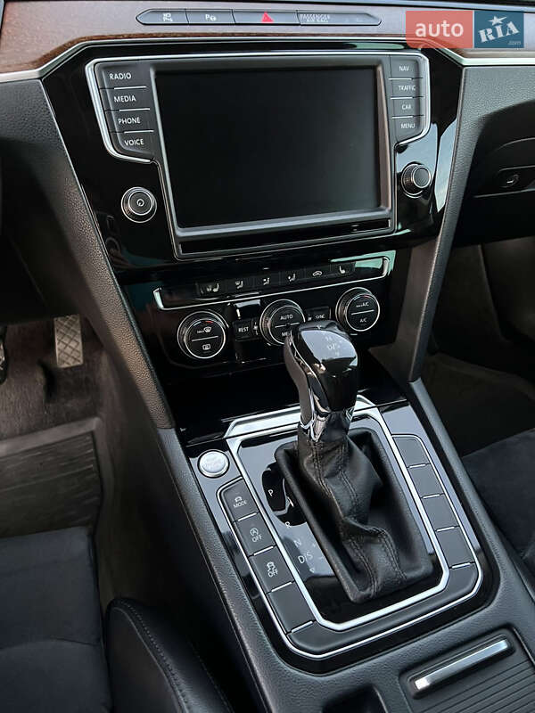 Седан Volkswagen Passat 2015 в Львове