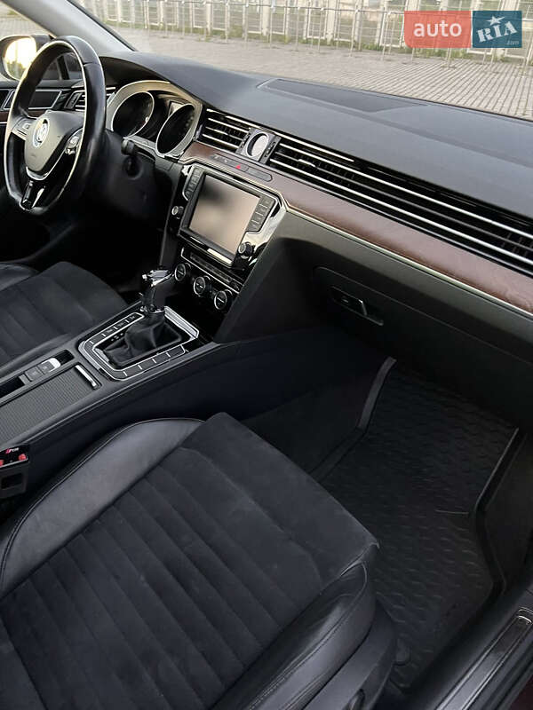 Седан Volkswagen Passat 2015 в Львове