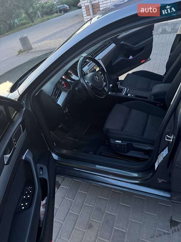 Седан Volkswagen Passat 2015 в Казатине