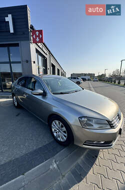 Седан Volkswagen Passat 2011 в Ивано-Франковске