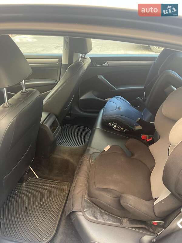 Седан Volkswagen Passat 2015 в Львове