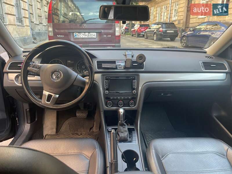 Седан Volkswagen Passat 2015 в Львове