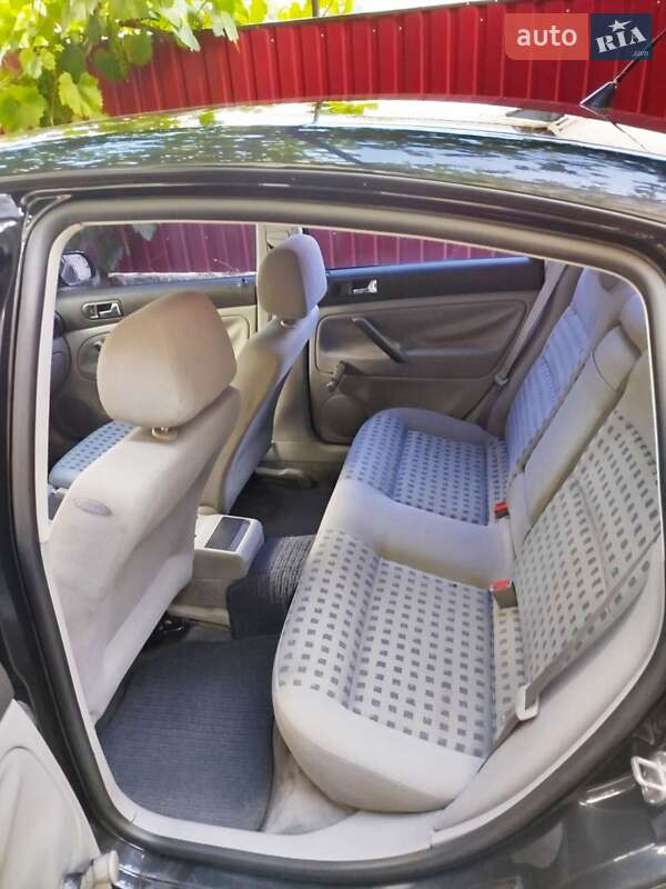 Седан Volkswagen Passat 2000 в Умані