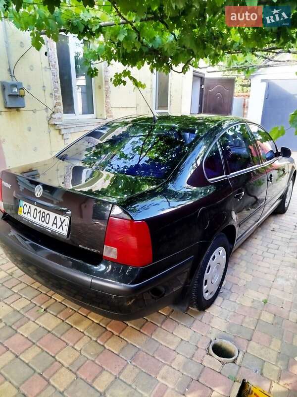 Седан Volkswagen Passat 2000 в Умані
