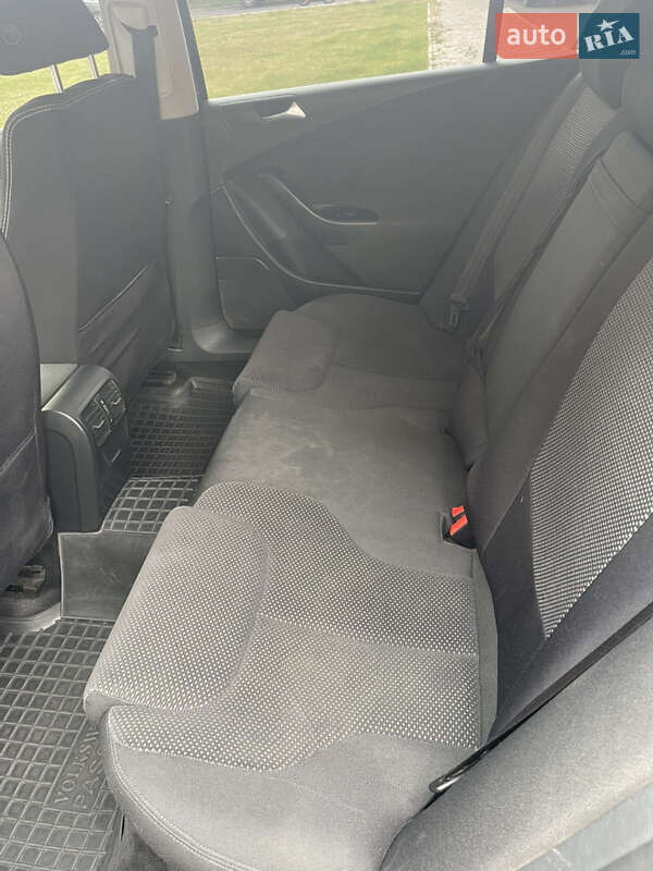 Седан Volkswagen Passat 2010 в Крюковщине