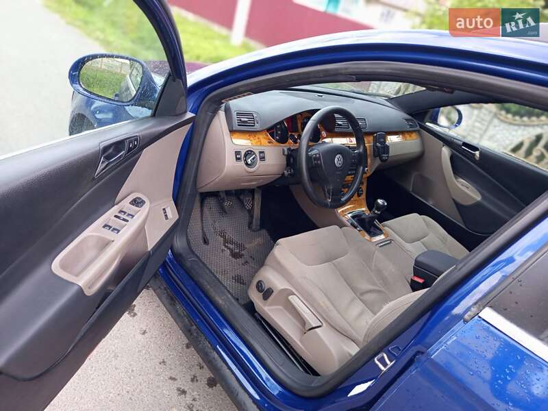 Універсал Volkswagen Passat 2005 в Новояворівську