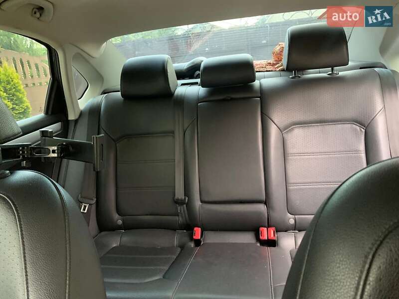 Седан Volkswagen Passat 2012 в Макарове