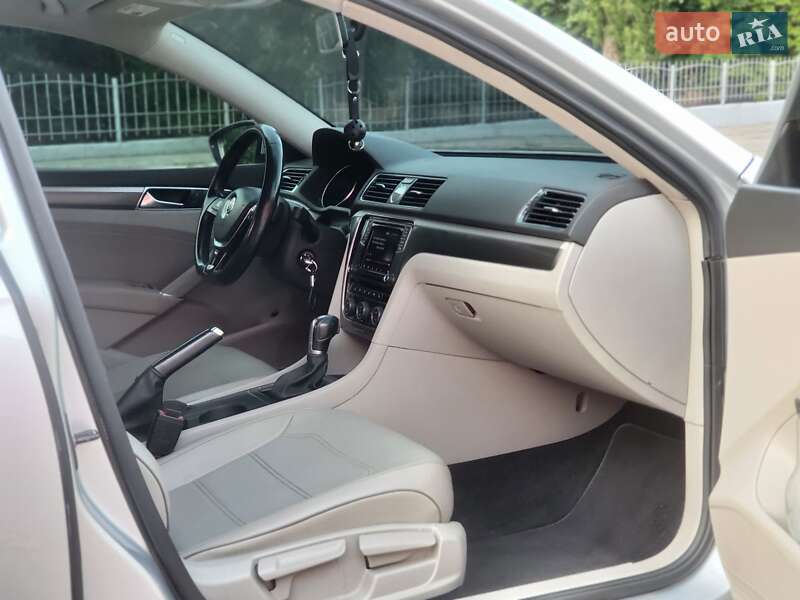 Седан Volkswagen Passat 2016 в Кропивницком