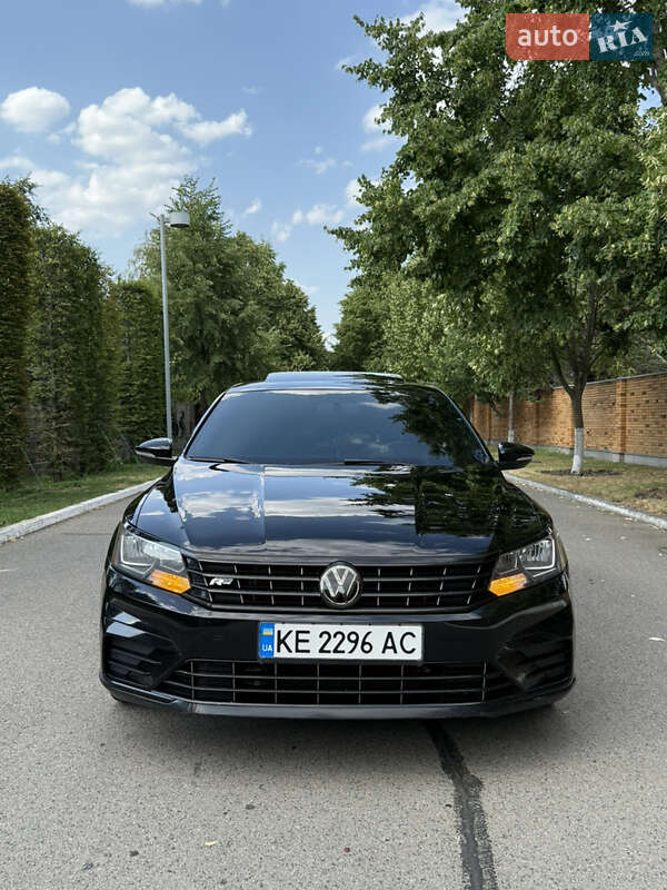 Седан Volkswagen Passat 2016 в Днепре