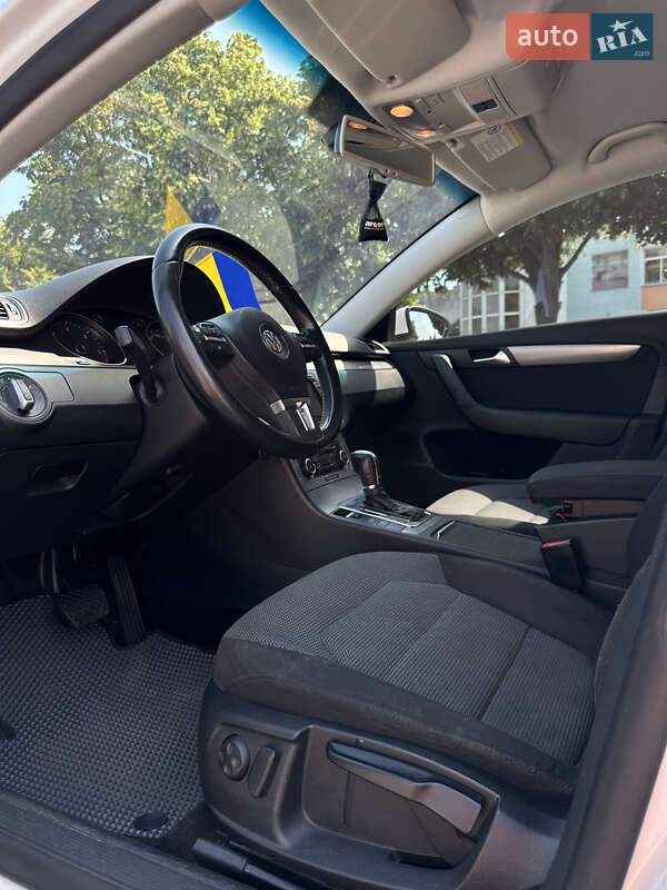Универсал Volkswagen Passat 2011 в Черкассах