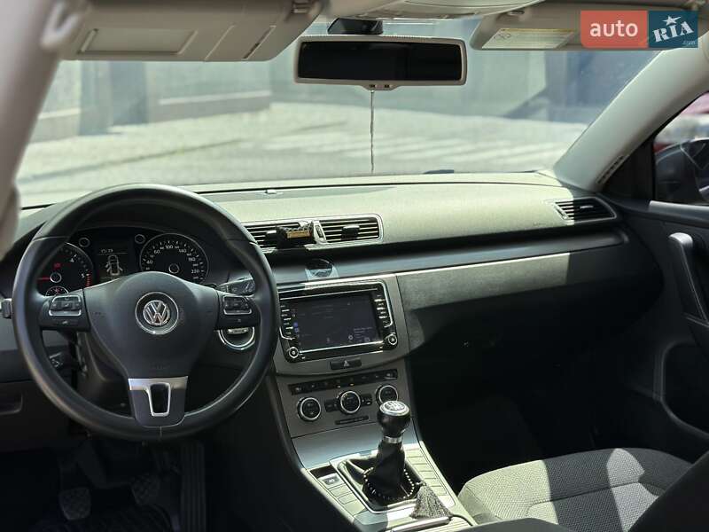 Універсал Volkswagen Passat 2012 в Івано-Франківську