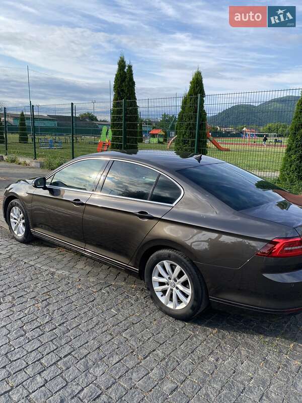 Седан Volkswagen Passat 2015 в Хусті