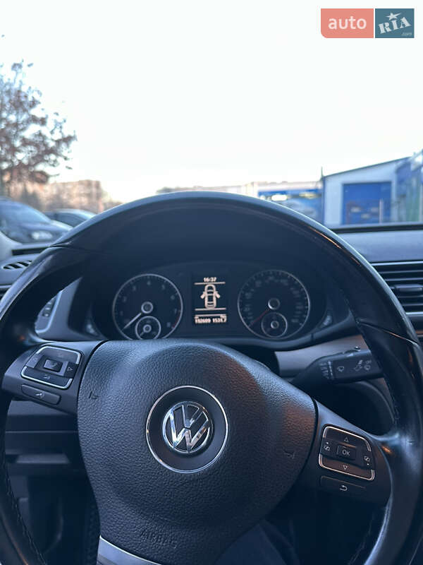 Седан Volkswagen Passat 2014 в Львове