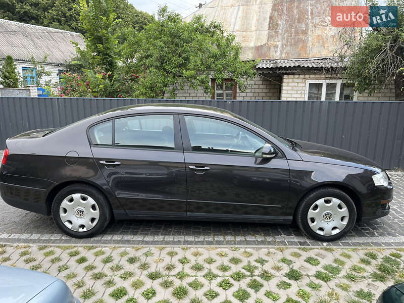 Седан Volkswagen Passat 2005 в Звягелі