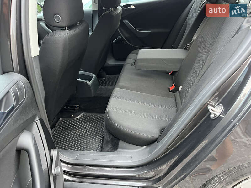 Седан Volkswagen Passat 2005 в Звягелі
