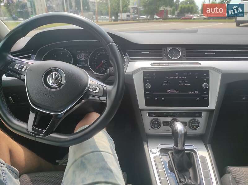 Седан Volkswagen Passat 2017 в Киеве