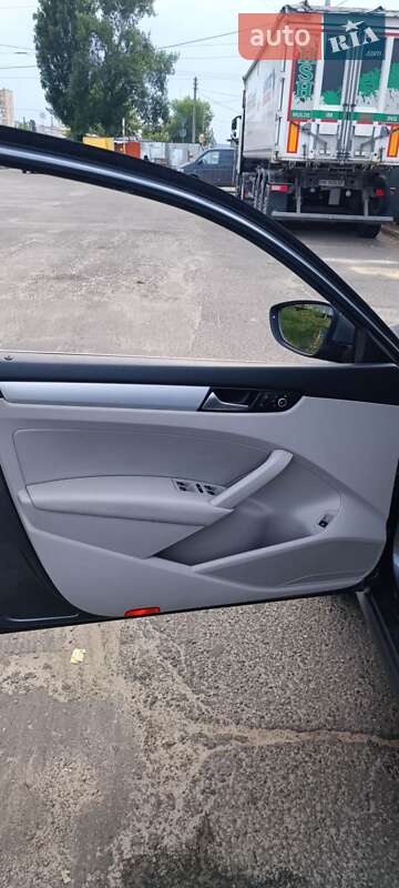 Седан Volkswagen Passat 2012 в Киеве