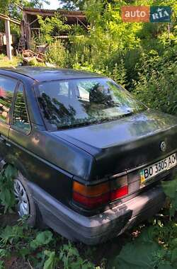Седан Volkswagen Passat 1992 в 
