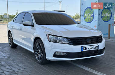 Седан Volkswagen Passat 2018 в Днепре