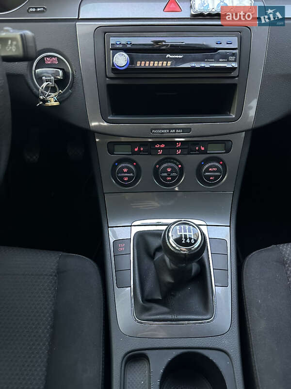 Седан Volkswagen Passat 2008 в Києві