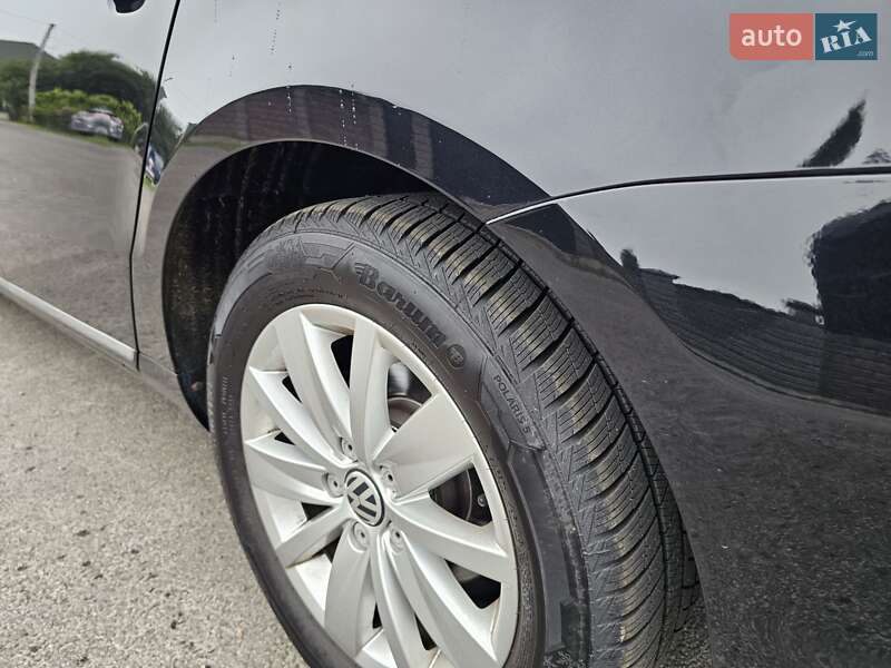 Універсал Volkswagen Passat 2011 в Луцьку
