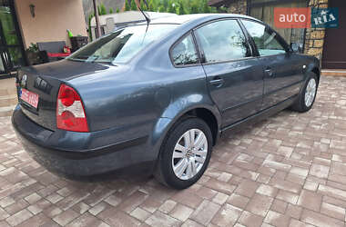 Седан Volkswagen Passat 2001 в 