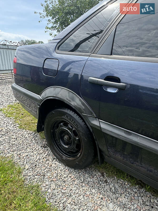 Седан Volkswagen Passat 1996 в Жидачові