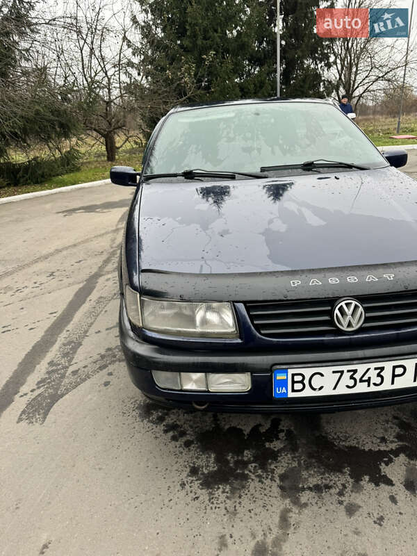 Седан Volkswagen Passat 1996 в Жидачові
