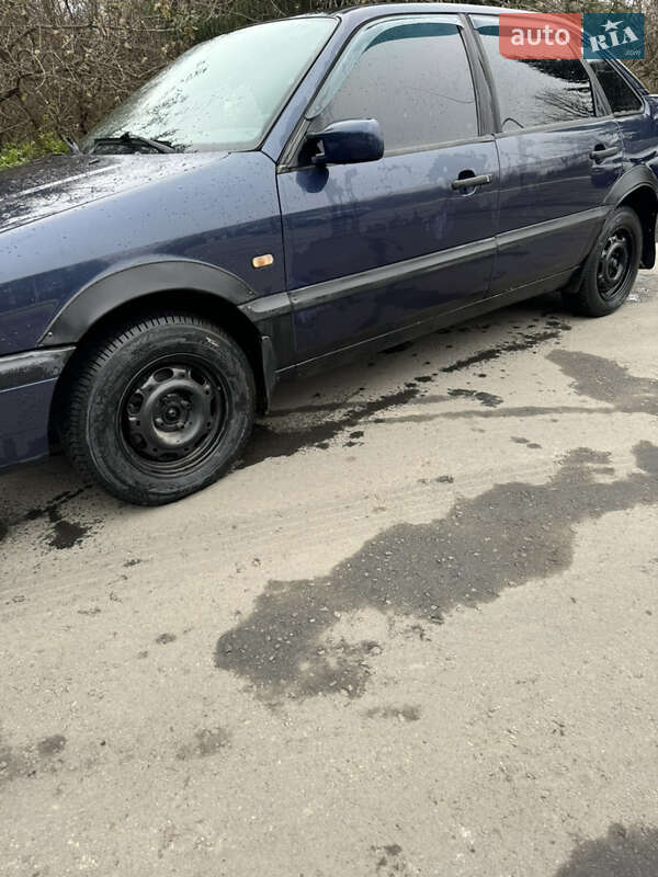 Седан Volkswagen Passat 1996 в Жидачові