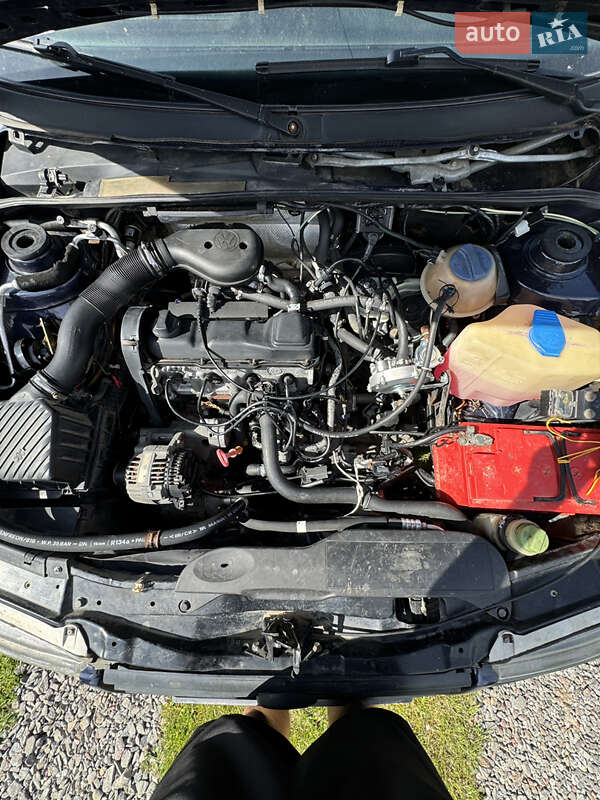 Седан Volkswagen Passat 1996 в Жидачові