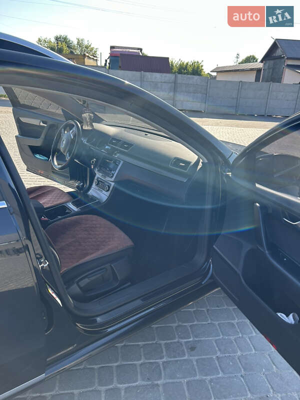 Универсал Volkswagen Passat 2011 в Хмельницком