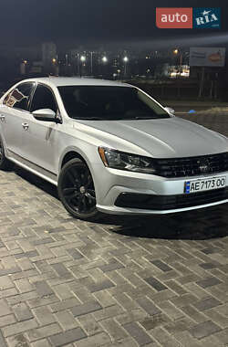 Седан Volkswagen Passat 2016 в Запорожье