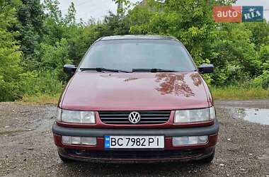 Седан Volkswagen Passat 1996 в Рудки