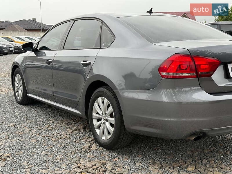 Седан Volkswagen Passat 2012 в Стрые