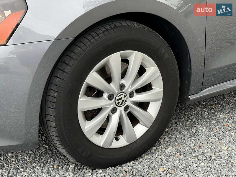 Седан Volkswagen Passat 2012 в Стрые