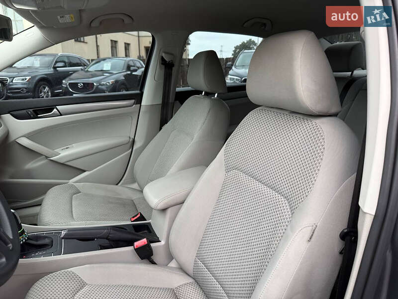 Седан Volkswagen Passat 2012 в Стрые
