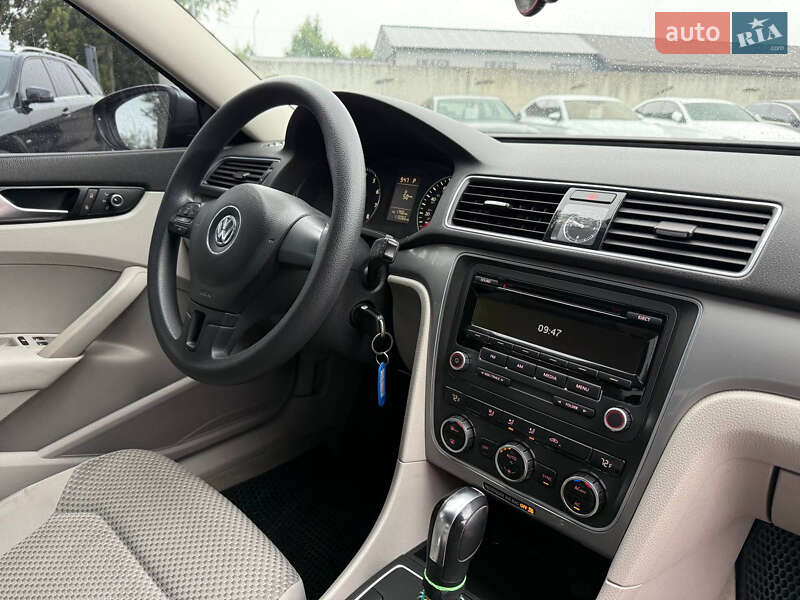 Седан Volkswagen Passat 2012 в Стрые