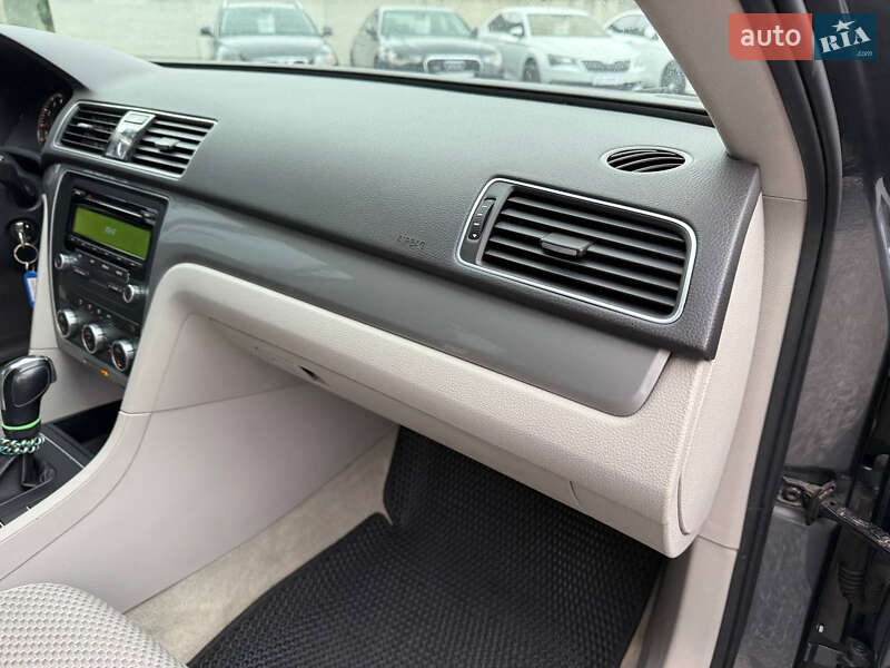 Седан Volkswagen Passat 2012 в Стрые
