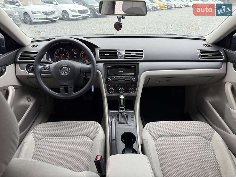 Седан Volkswagen Passat 2012 в Стрые